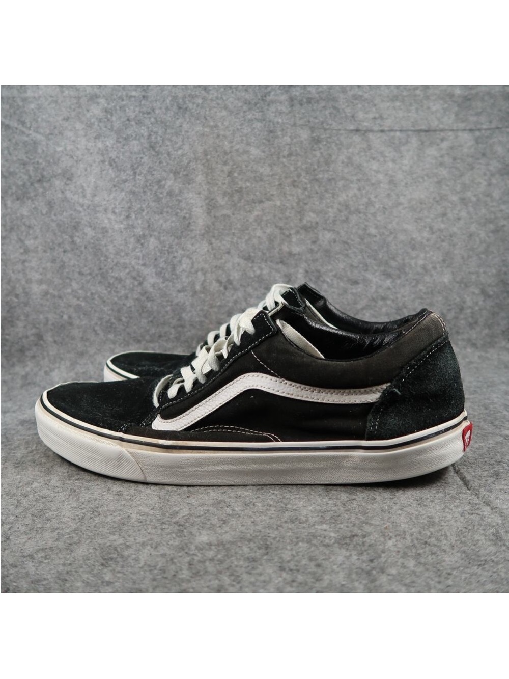 Vans Men's Old Skool Low-Top Sneaker in Black/White Size 13